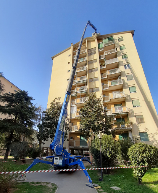 piattaforma elevatrice a ragno con operatore a San Giuliano Milanese - Mollo Noleggio